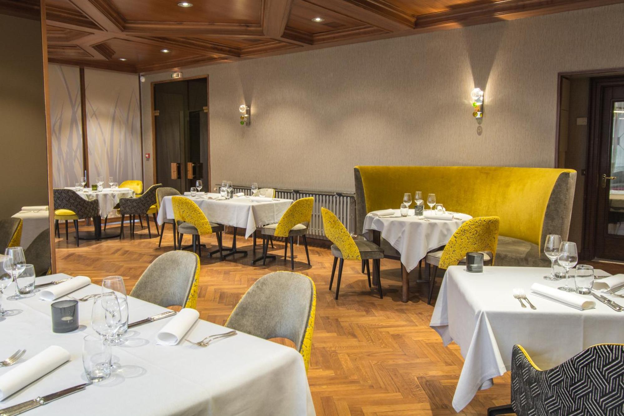 Aux Deux Clefs Hostellerie Groff Biesheim Bagian luar foto